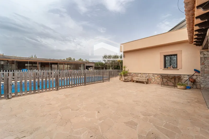 Chalet in Portocolom, with 490 m2, 4 bedrooms, 2 bathrooms and pool — photo 4