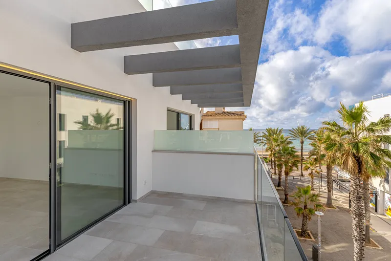 Penthouse in Playa de Palma - rooftop terrace with pool and partial sea views — photo 6