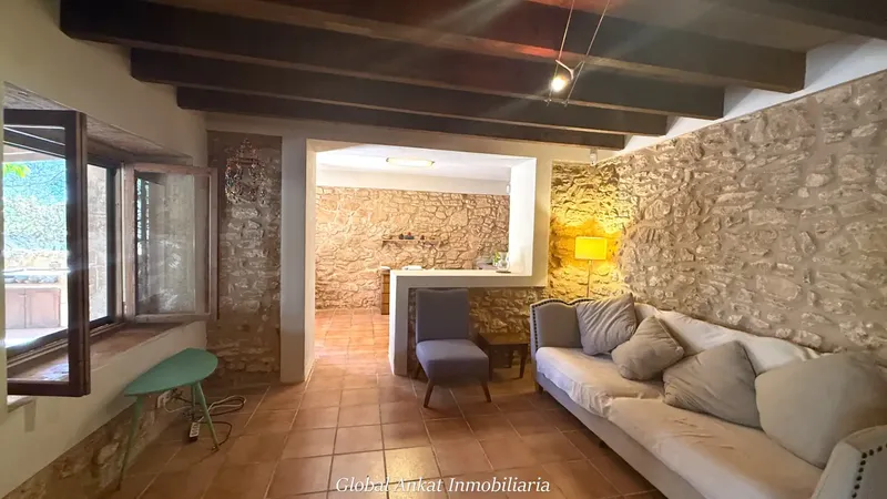 Sumérjase en la paz y el encanto del auténtico estilo de vida mallorquín. Esta singular propiedad rústica, asentada sobre una parcela de 1.1 — photo 11