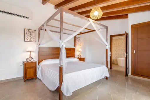 Santanyi, Idyllic Finca in the Heart of Mallorca with Sauna and Jacuzzi Pool in Santanyí, Wheelchair Accessible — photo 10