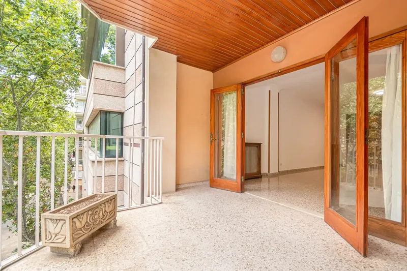 ¿Buscas espacio, una ubicación estratégica y una terraza de ensueño en pleno centro? Te presentamos una pieza inmobiliaria de las que ya no  — photo 3