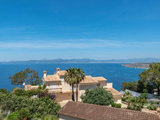 Villa with rental license and stunning views of the coast of Palma in second sea line — photo 3