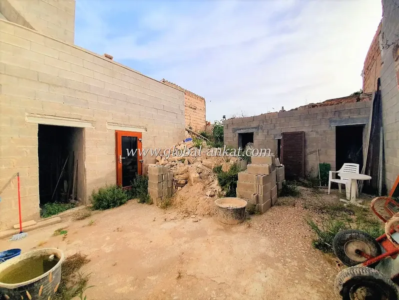 House in the center of Felanitx (La Soledad area), with a plot area of about 361m2. According to the project, it is distributed as follows — photo 3