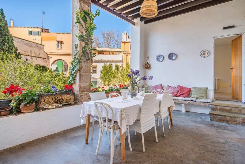 Charming property apartment for sale in Palma de Mallorca with private terrace and garden — photo 1