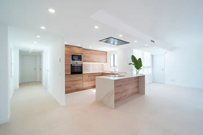 Piso en alquiler de 5 habitaciones: Llevant, Marquès de Fontsanta — photo 1