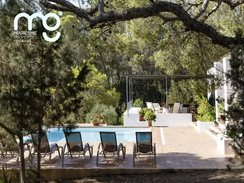 Located 5 minutes from the quiet area of Cala Saona and its crystal-clear turquoise blue beaches on the island of Formentera, this refuge house offers — photo 7