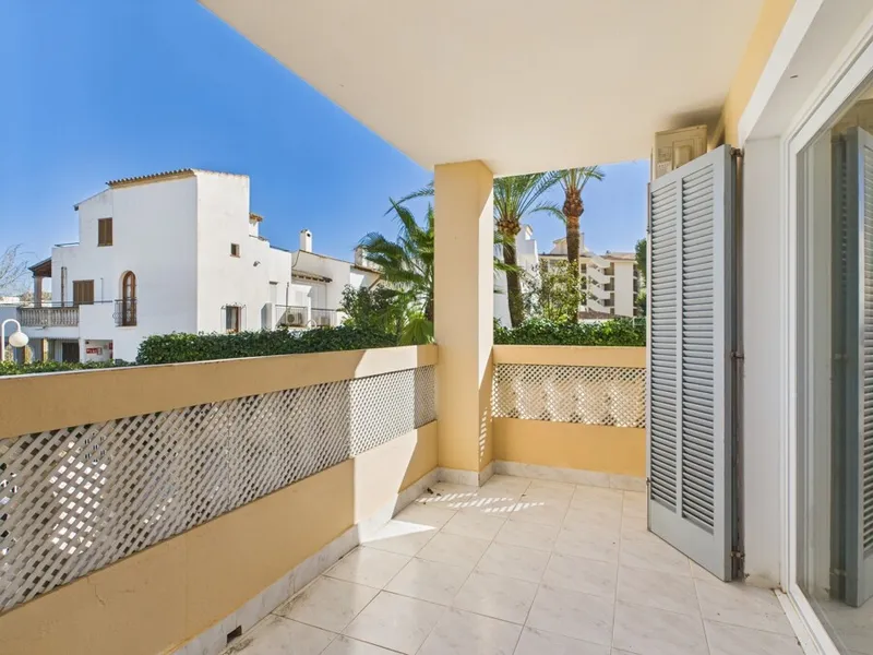 Spacious Three-Bedroom Apartment with Balcony and Communal Pool in Santa Ponsa — photo 1