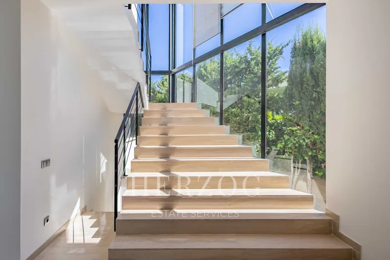 Modern villa in top location right by the sea — photo 5