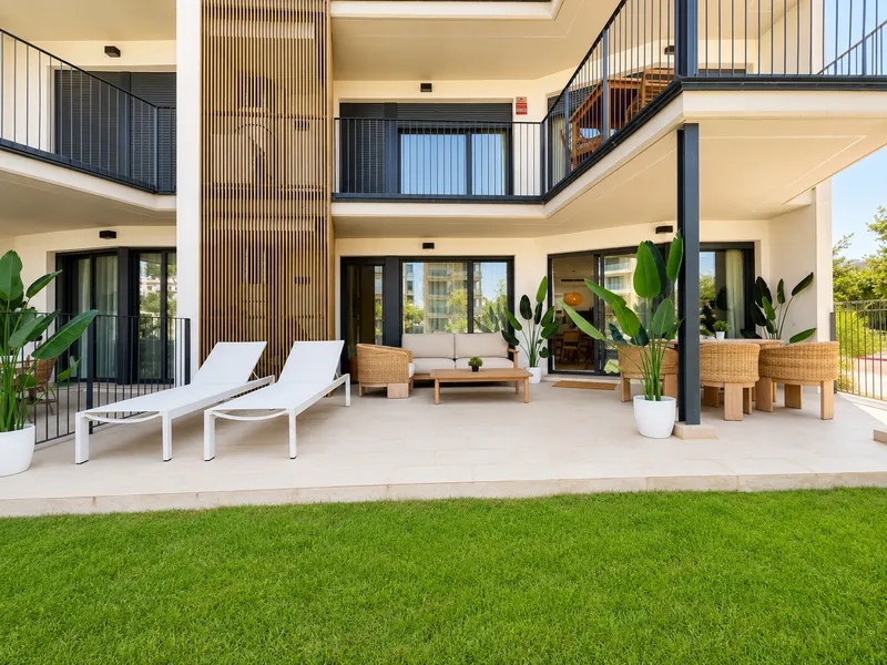 New modern apartment with garden near the beach in Palmanova — photo 9