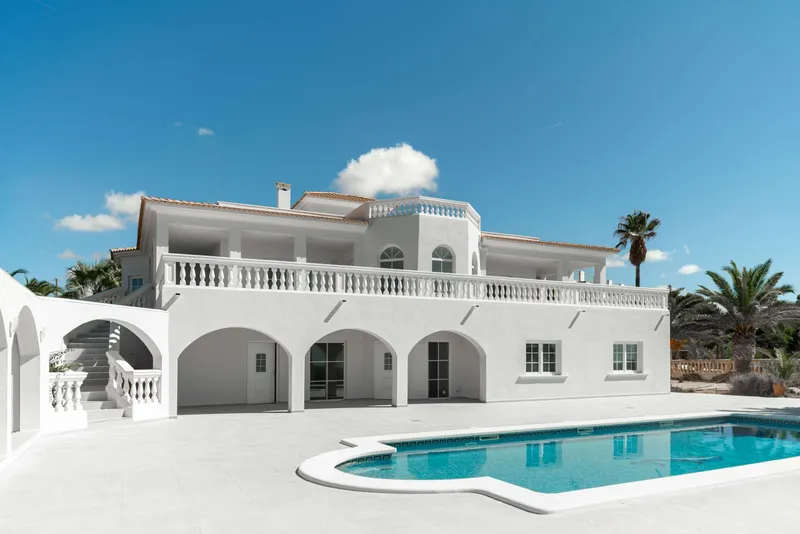 Dreamlike villa on the first sea line with panoramic views — photo 3
