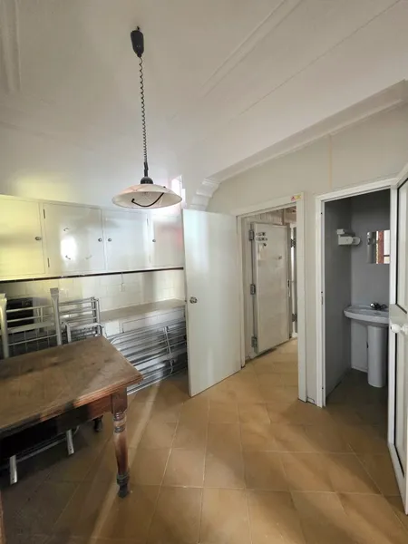 Ground floor in Arxiduc — photo 3