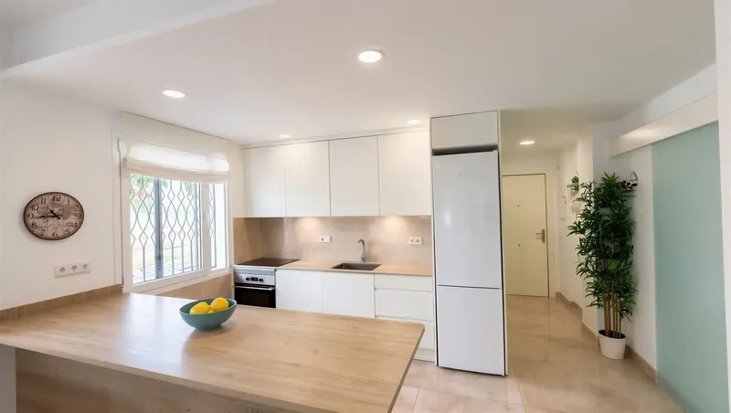 In one of the most sought-after residential areas of Palma, between the popular Portixol and the old town, is this ground-floor apartment — photo 5