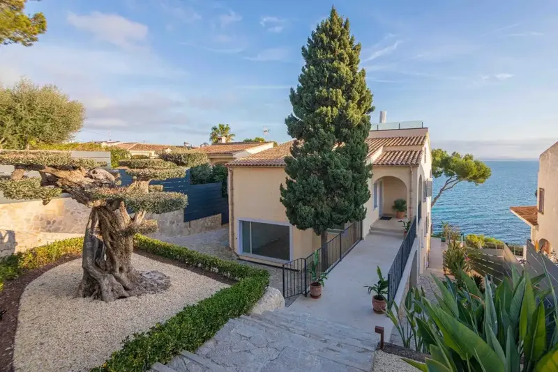 This impressive luxury villa for sale is located in the coveted municipality of Alcúdia - Alcanada in the north of Mallorca. On a plot — photo 6