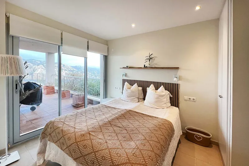 2-bedroom apartment in small harbor-view residence for rent — photo 8