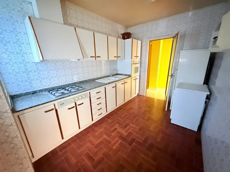 AMPLITUD Y EXCELENTE UBICACIÓN JUNTO A PLAZA DE LAS COLUMNAS Y CALLE NUREDUNA · 148 m² — photo 2