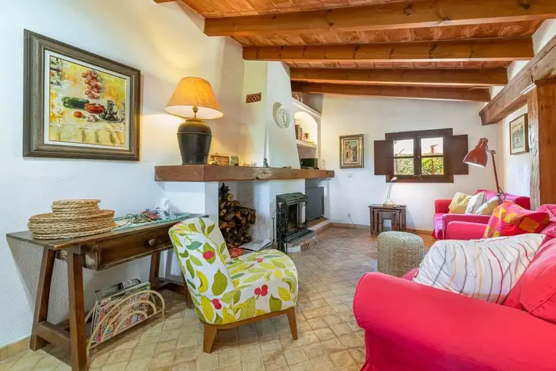 Located in a quiet rural area just minutes from the center of Pollensa, this charming rustic finca offers the perfect balance — photo 5