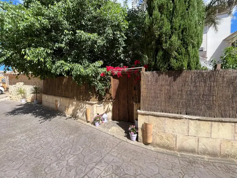 Located in the picturesque and charming village of Vilafranca de Bonany, this rustic house invites you to enjoy a home with authentic — photo 1