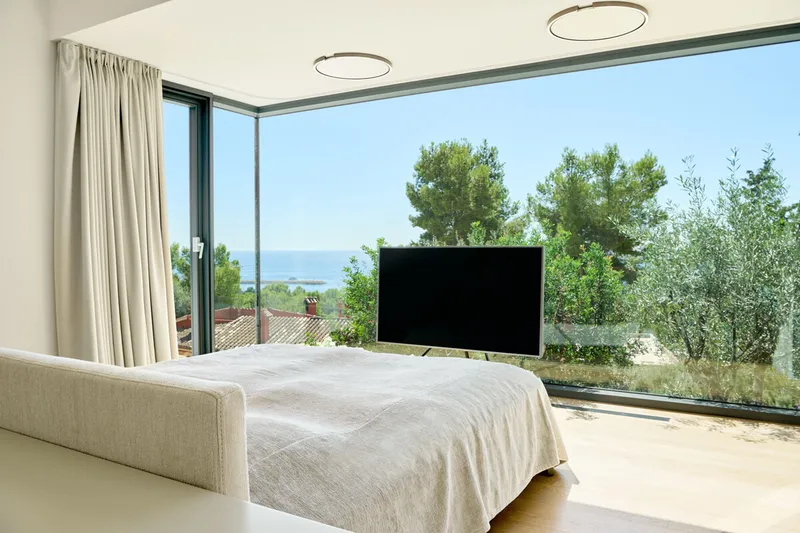 Brightful villa with pool and sea views — photo 11