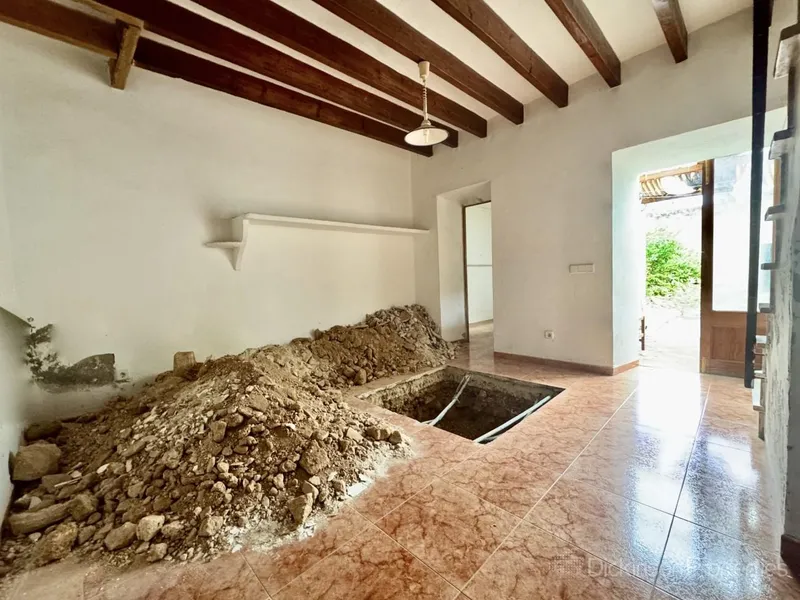 House with garage and great potential in Alcúdia’s old town — photo 3