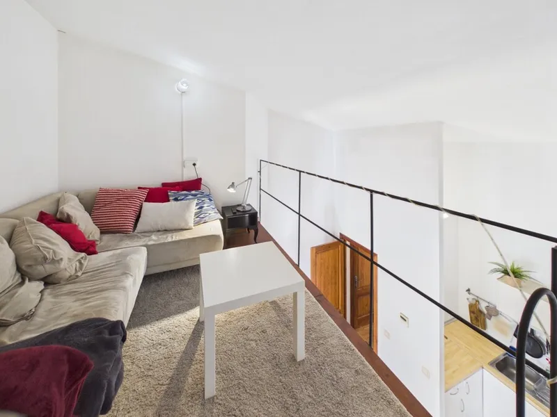 Charming Third-Floor Apartment in a Prestigious Old Town Building, near Plaza de la Mercè — photo 12