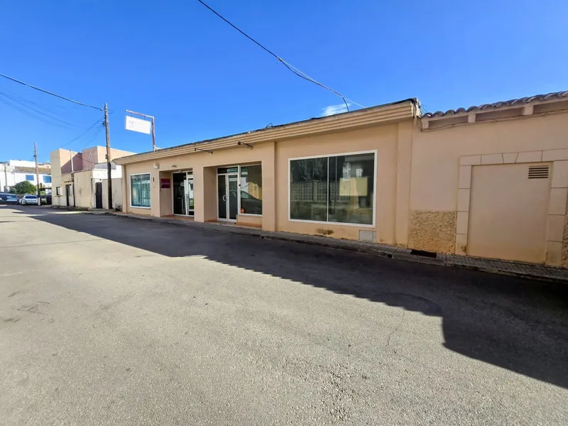 6 Commercial Premises - A House and Plot in Cala Ratjada Commercial Area — photo 8