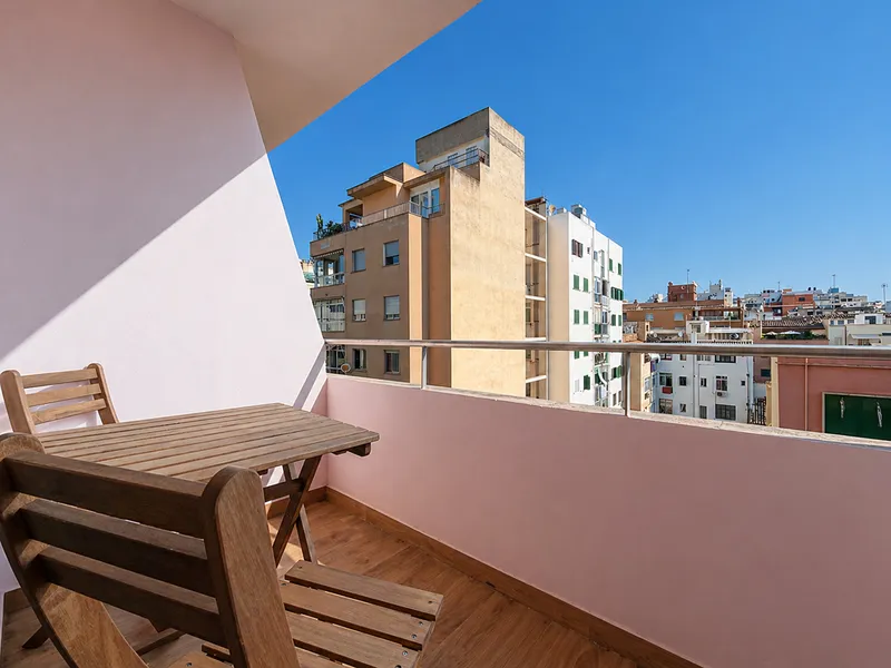Elegant renovated apartment with terrace in the heart of Santa Catalina, Palma — photo 4