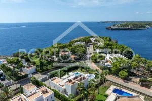 Ref. PRO242 – Elegant villa with spacious open-plan living areas, high-end finishes and large saltwater pool in an exclusive location in Porto Petro, Punta d’es Port — photo 1