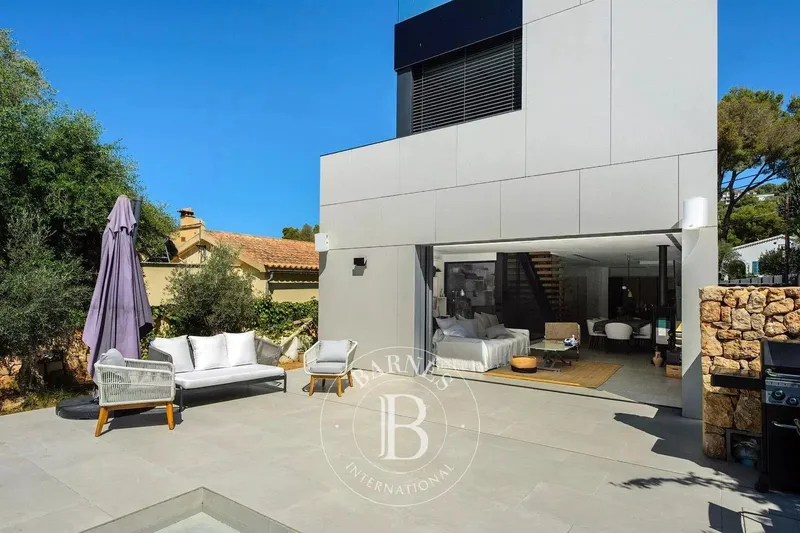 Designer Home in Old Bendinat with Rooftop Solarium and Sea Views — photo 3