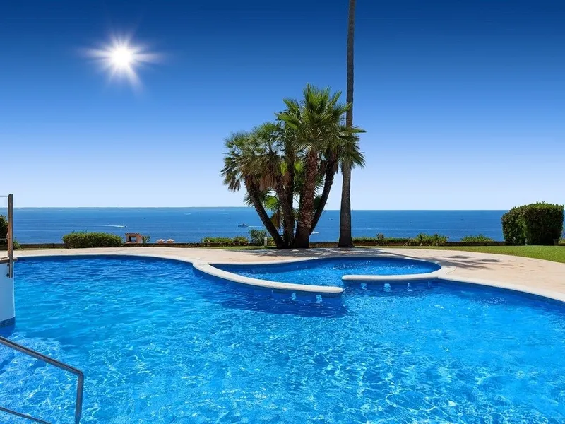 Modern townhouse with a private pool and patio, within walking distance of Illetas Beach — photo 3