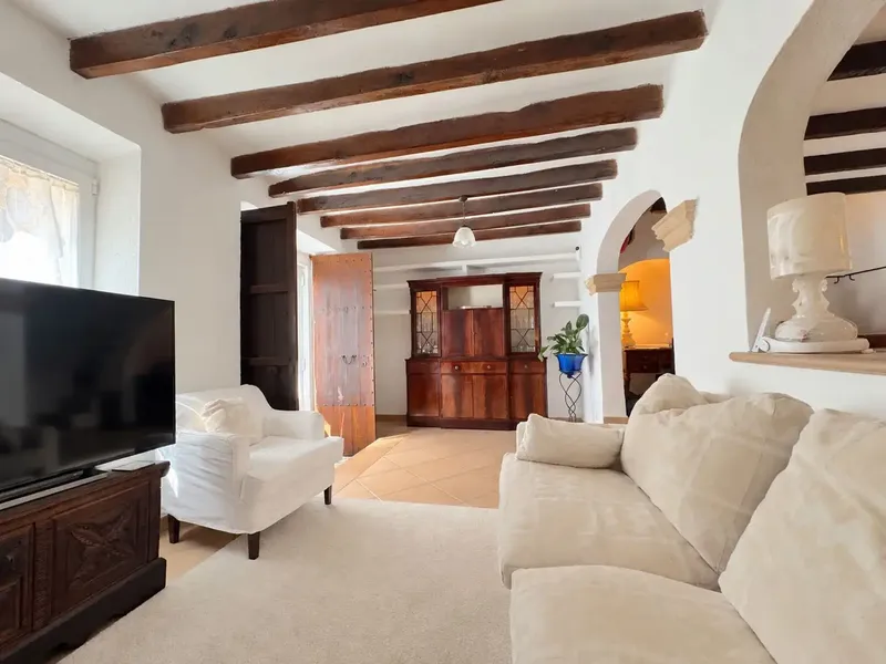 Distributed over 3 floors with great charm, this renovated 144 m2 house in Pollensa has a patio and terraces of approx. 44 m2, 3 ha — photo 5