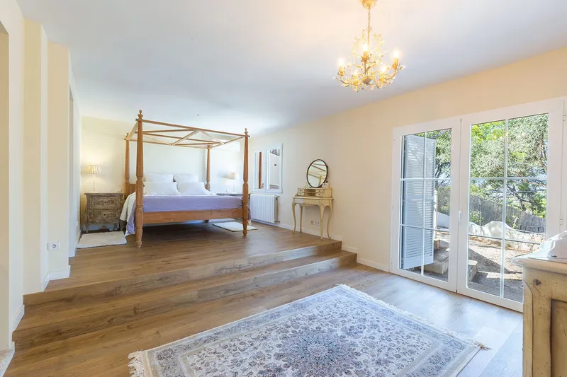 Mediterranean villa with spectacular views — photo 12