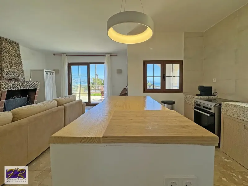 Fincas Roque Inmobiliaria is proud to present this impressive single-family villa located in a privileged location, on the first line — photo 6