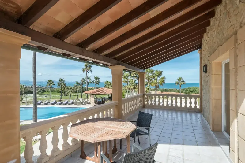 Impressive rustic estate 300 m from the sea, with spectacular views of Alcudia Bay and mountains, with approx. 14,280 m2 of land — photo 12