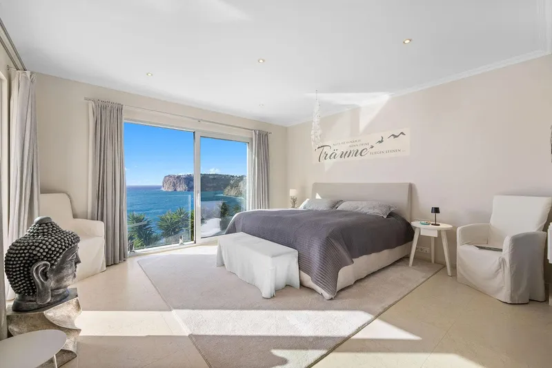 Representative luxury villa in an excellent location with breathtaking views — photo 9