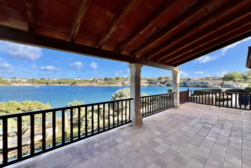 Detached house on the seafront in Portocolom — photo 1