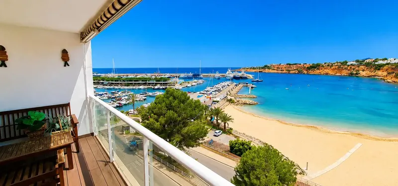 Exclusive apartment on the first line of the sea, located in one of the most prestigious and sought-after buildings in El Toro, with private access — photo 3