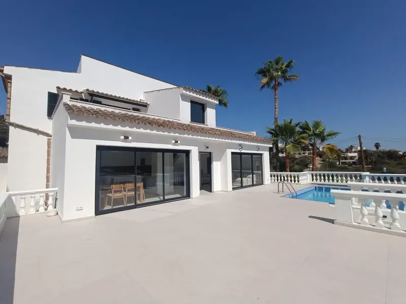 Exceptional chalet on the seafront in Portopetro — photo 3