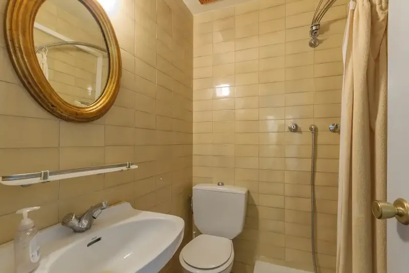 This excellent house, for sale in the sought-after old town area of Pollensa, is of generous dimensions, offers great flexibility — photo 11