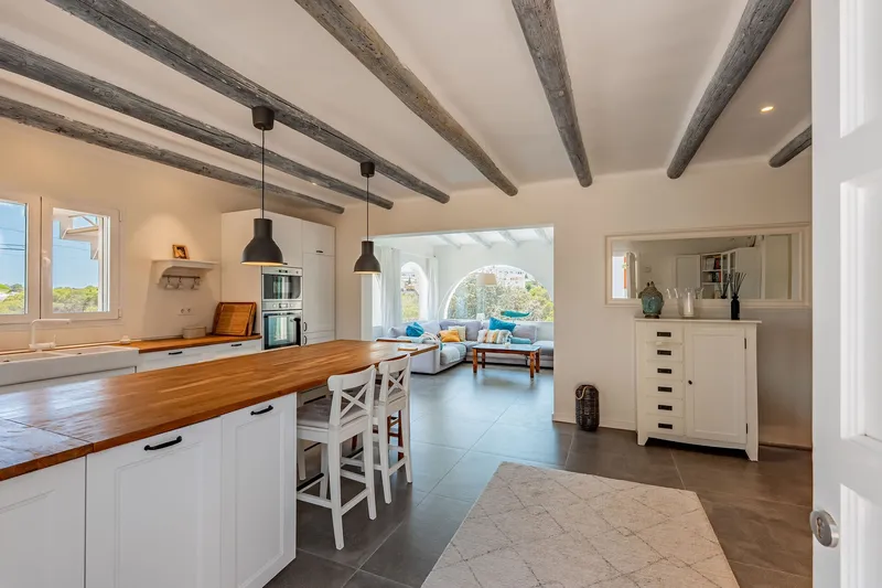Villa in Cala Santanyí with two units and roof terrace — photo 9