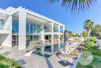 Modern Luxury Home with Sea Views, Jacuzzi and Exclusive Design, A Few Meters from the Beach in Puerto de Pollença — photo 3