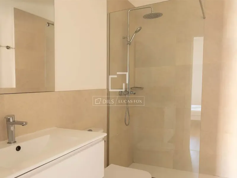 Located in one of the most dynamic and central areas of Palma, on Calle Aragó, this fully renovated residential building offers a — photo 10