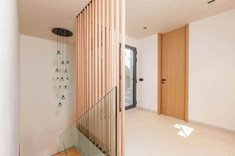 High-quality villa in a quiet location above the bay — photo 9