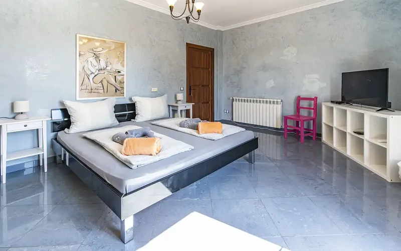 This beautiful Mallorcan-style finca in Llucmajor offers magnificent mountain views, lots of privacy and is located in a quiet — photo 12