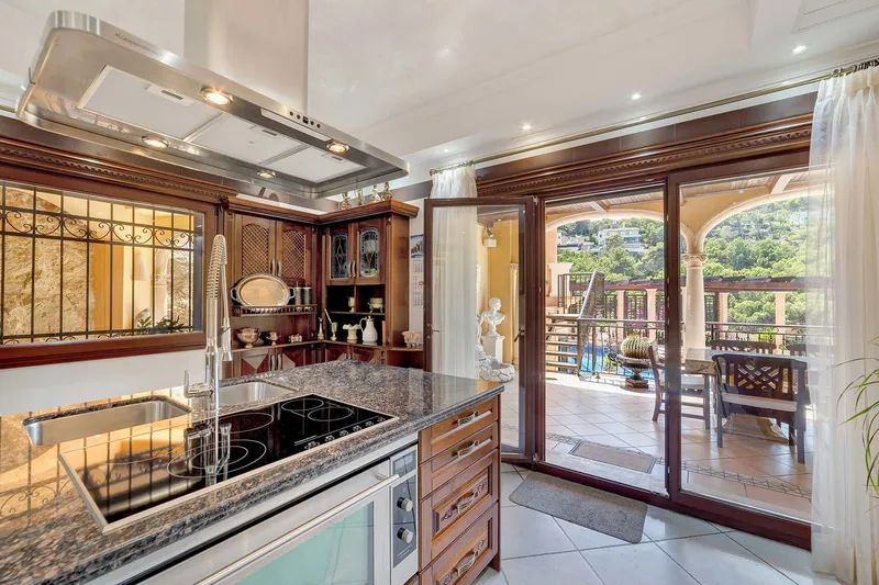 Luxury estate with spectacular sea views — photo 9