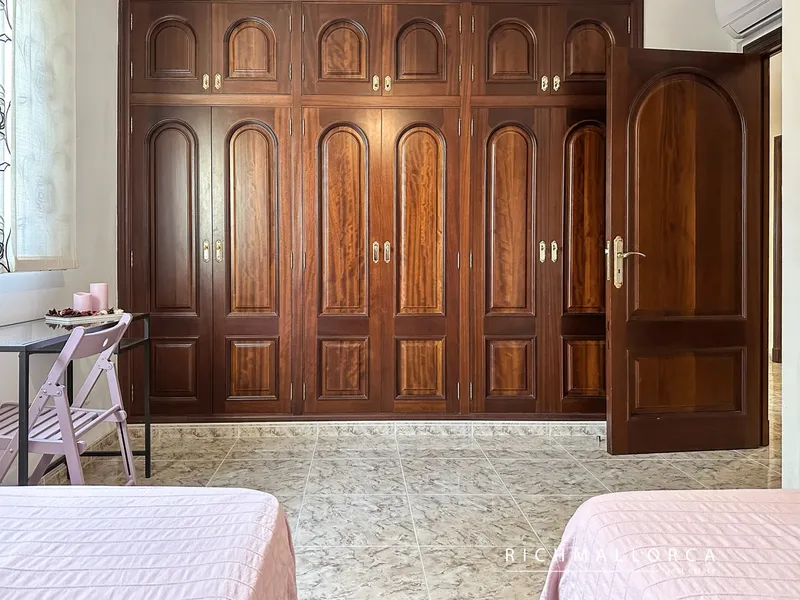 Villa with 2 flats in sought-after area — photo 10