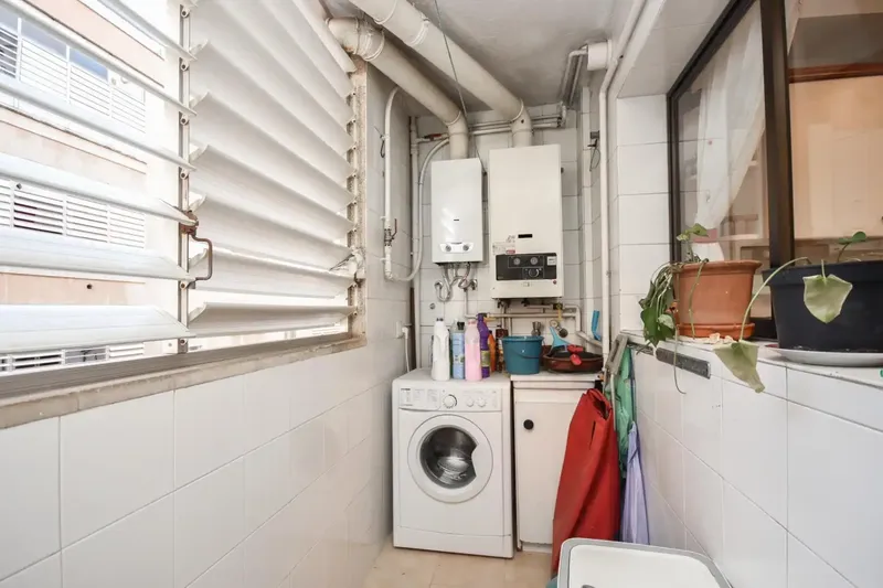 Practical and comfortable flat in a building with lift in the Bons Aires area, perfect if you like living and walking the city. Located in — photo 12