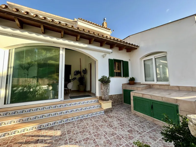 Charming townhouse with garden, conservatory, terraces and communal pool — photo 10