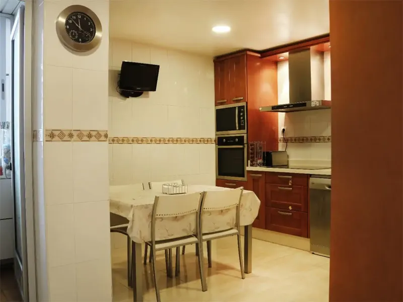 Space and light in Son Ferriol: Large apartment with terrace, two parking spaces and two storage rooms — photo 4
