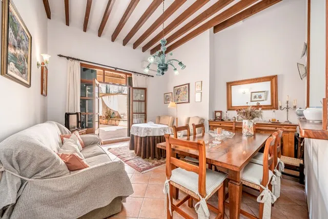 Town house with commercial potential for sale in Pollensa, North Mallorca — photo 1