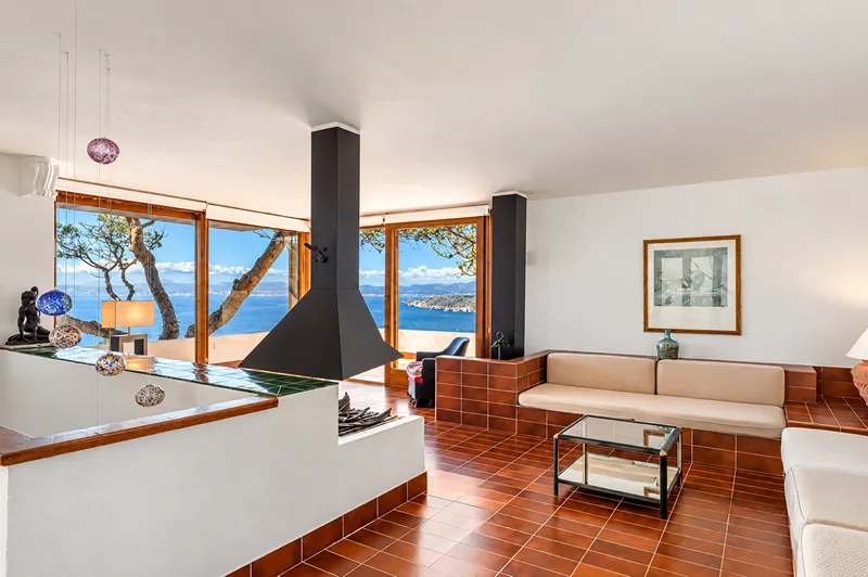 Frontline Villa with Panoramic Sea Views and Excellent Investment Potential in Badia Gran More — photo 7